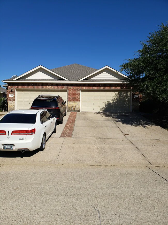 1304 Piedmont Drive, Mansfield, TX 76063 photo 4