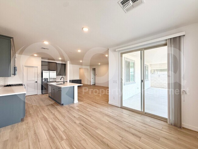 16778 W Molly Ln Sun City West, AZ 85387 photo 5