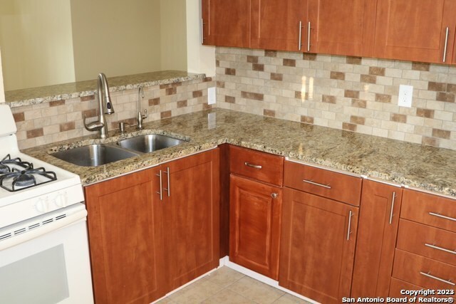 651 Aurora Ave San Antonio, TX 78228 photo 2