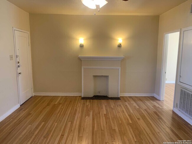 218 E Rosewood Ave San Antonio, TX 78212 photo 4
