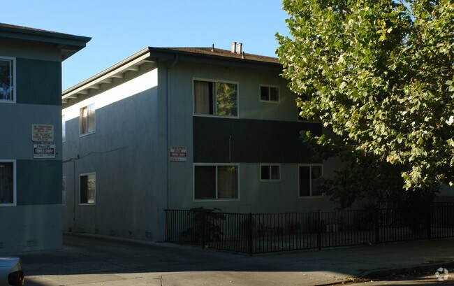 1066 Appian Ln San Jose, CA 95116 photo 2