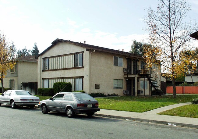 Contra Loma Apartments photo 2