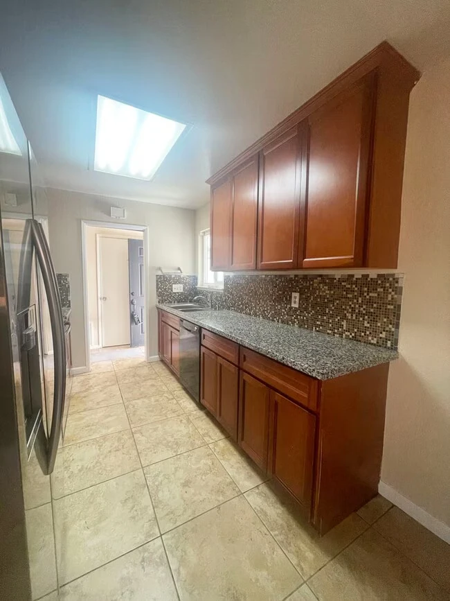 975 Perrelli St Gilroy, CA 95020 photo 4