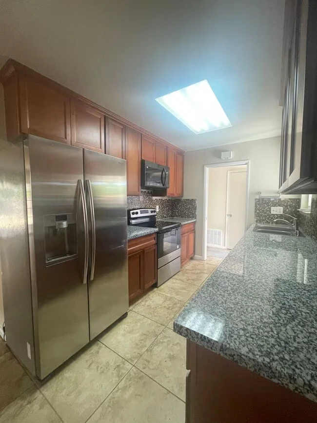 975 Perrelli St Gilroy, CA 95020 photo 3