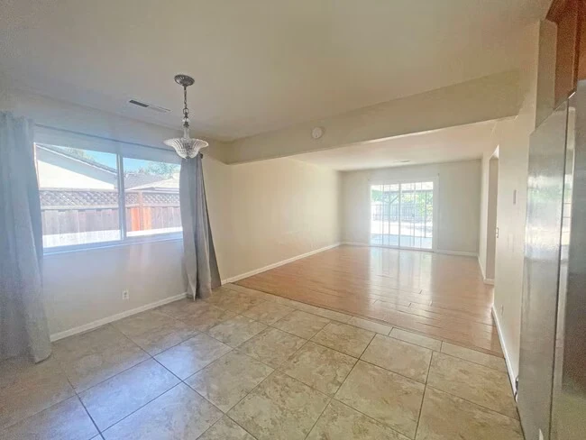 975 Perrelli St Gilroy, CA 95020 photo 5