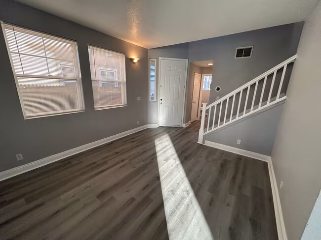 Newly Renovated 4 Bed 3 Bath Brentwood Home photo 3