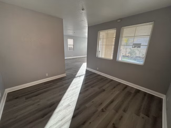 Newly Renovated 4 Bed 3 Bath Brentwood Home photo 2