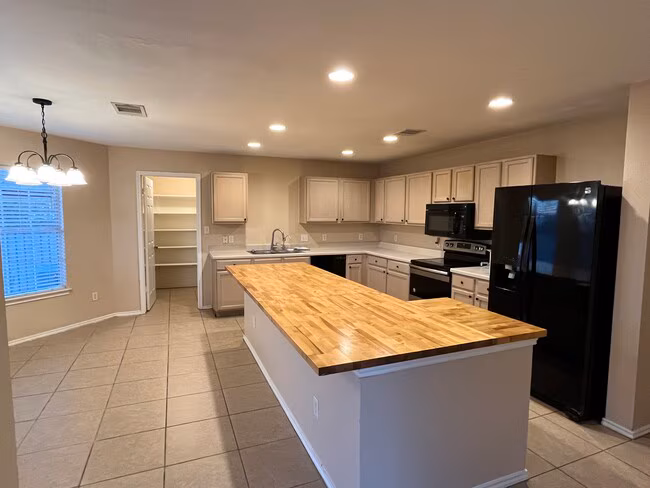 4406 Cisco Valley Dr Round Rock, TX 78664 photo 2