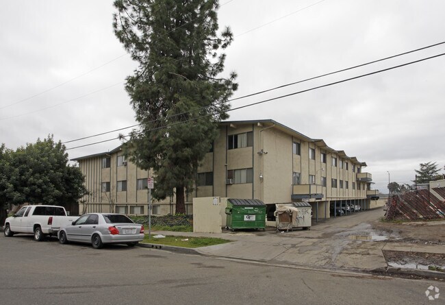 Foothill Manor Apartments photo 2