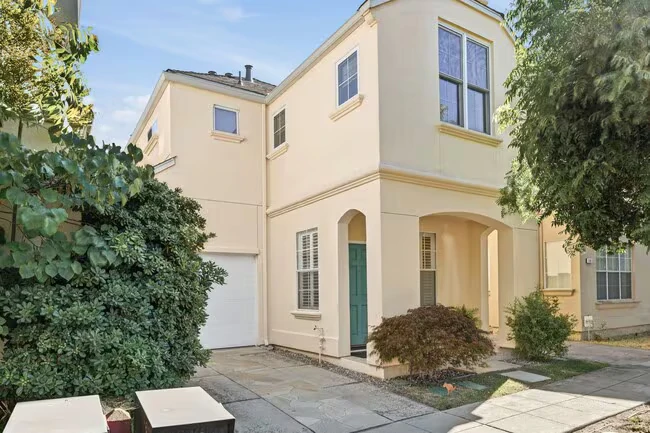113 Concord Cir Mountain View, CA 94040 photo 2