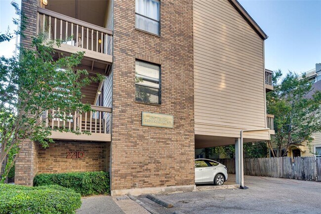 2210 Pearl St Austin, TX 78705 photo 3