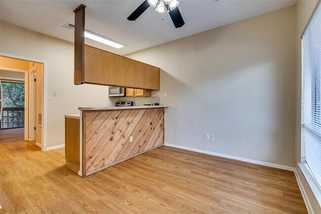 2210 Pearl St Austin, TX 78705 photo 5