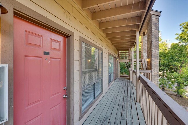 2210 Pearl St Austin, TX 78705 photo 4