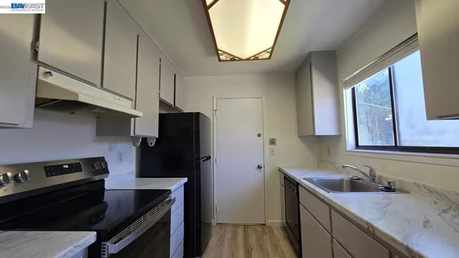 29011 Colony Ct Hayward, CA 94544 photo 3