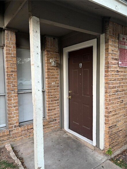 1210 Southport Dr Austin, TX 78704 photo 2