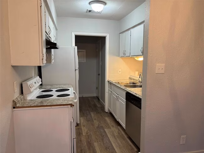 1210 Southport Dr Austin, TX 78704 photo 4