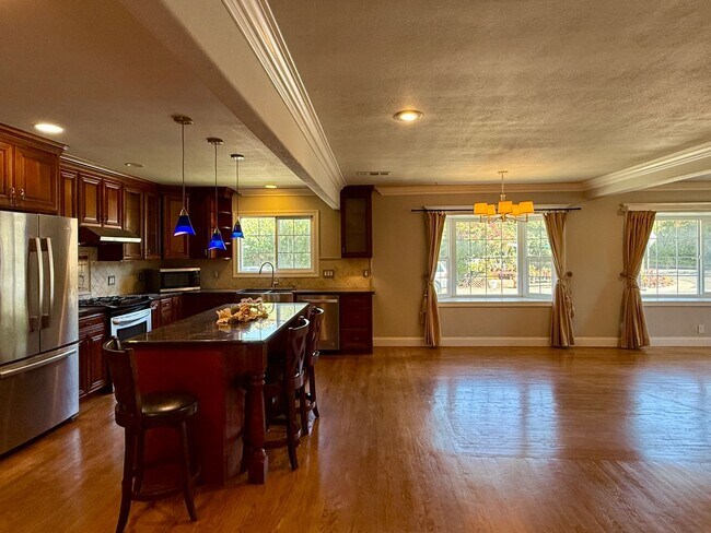1043 Oregon Avenue, Palo Alto, CA 94303 photo 5