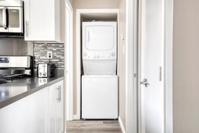 Park Laurel Apartments photo 5