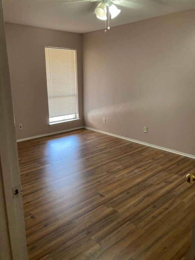 12834 Midway Rd Dallas, TX 75244 photo 3