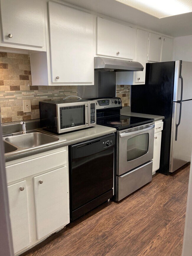 12834 Midway Rd Dallas, TX 75244 photo 2