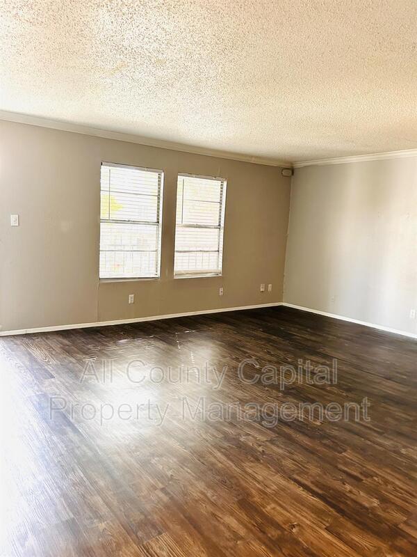 5426 Menchaca Rd Austin, TX 78745 photo 5