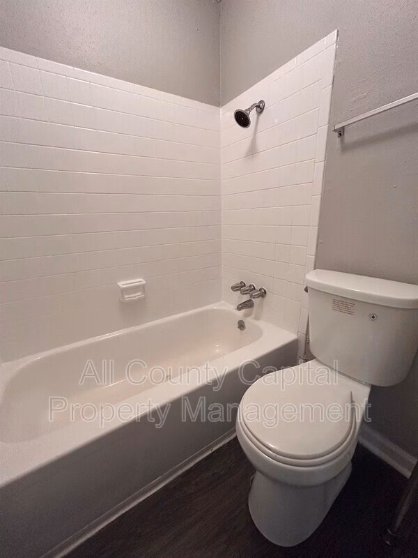 5426 Menchaca Rd Austin, TX 78745 photo 2