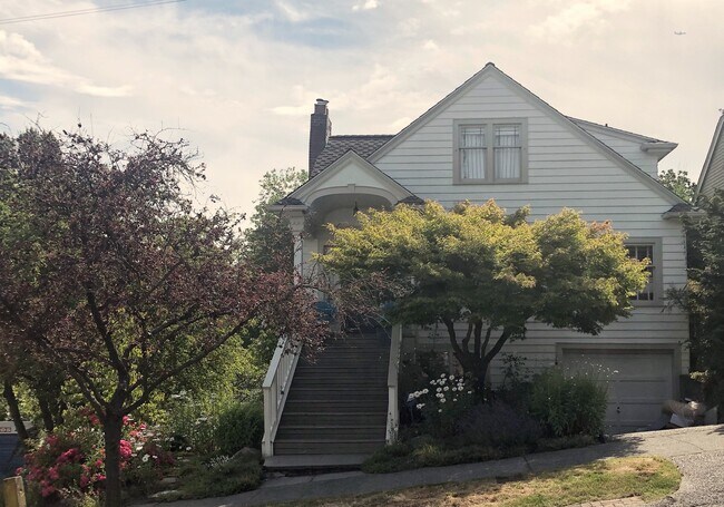 2556 Warren Ave N Seattle, WA 98109 photo 4