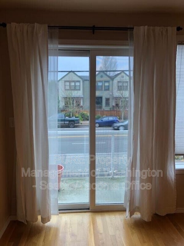 11708 Greenwood Avenue North, Seattle, WA 98133 photo 4
