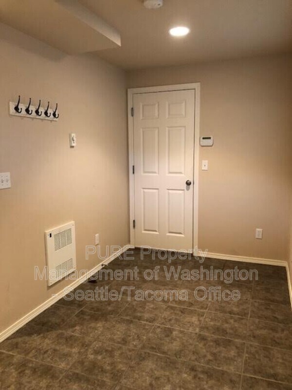 11708 Greenwood Avenue North, Seattle, WA 98133 photo 3