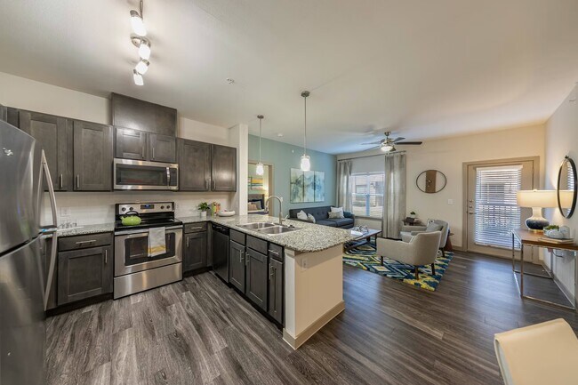 4099 Mickey Gilley Boulevard, Pasadena, TX 77505 photo 3