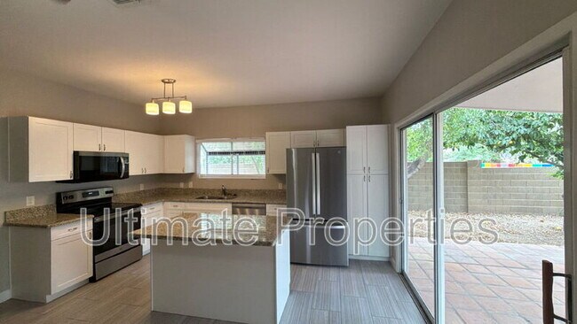 9035 E Jenan Dr Scottsdale, AZ 85260 photo 4