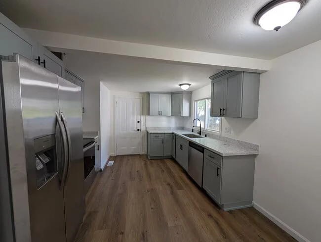 133 10th St Santa Rosa, CA 95401 photo 5