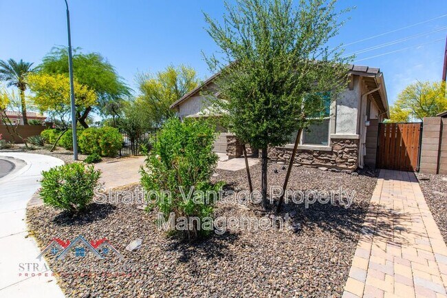 256 N Jesse St photo 2