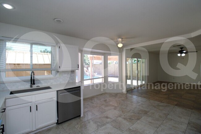 137 West Leah Court, Gilbert, AZ 85233 photo 5
