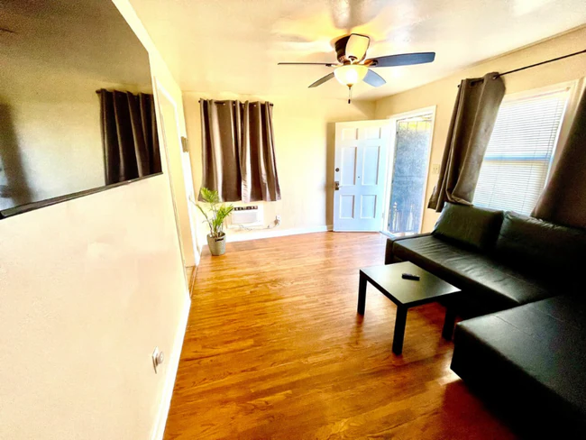 4120 Gamma St San Diego, CA 92113 photo 4