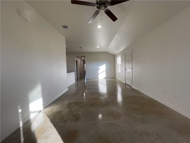 2404 Duntov Dr Temple, TX 76504 photo 4