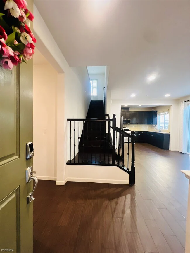 3296 Vittoria Loop, Dublin, CA 94568 photo 5