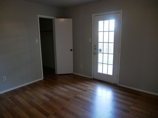 5905 James River Drive, Arlington, TX 76018 photo 3