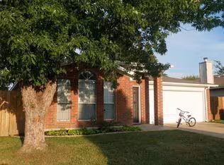 5905 James River Drive, Arlington, TX 76018 photo 2