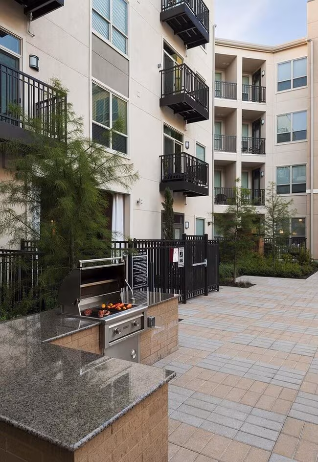 1800 Broadway St San Antonio, TX 78215 photo 5
