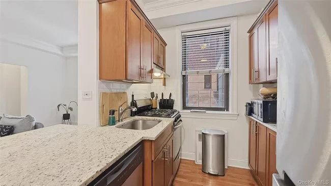 4489 Broadway New York, NY 10040 photo 4