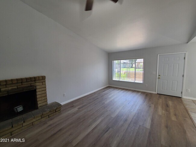 26 W Concorda Dr Tempe, AZ 85282 photo 5