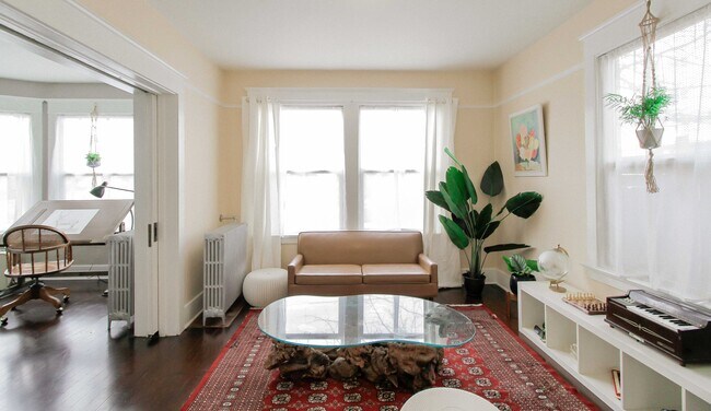 403 Roy St Seattle, WA 98109 photo 3