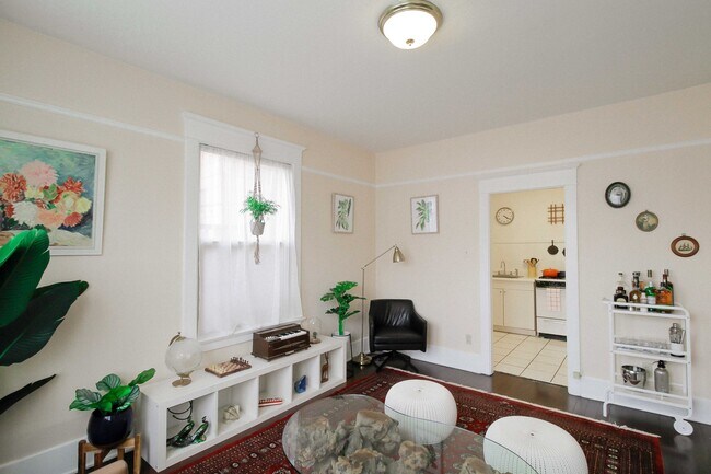 403 Roy St Seattle, WA 98109 photo 4