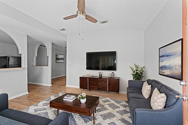 2024 Jean Street, Houston, TX 77023 photo 2