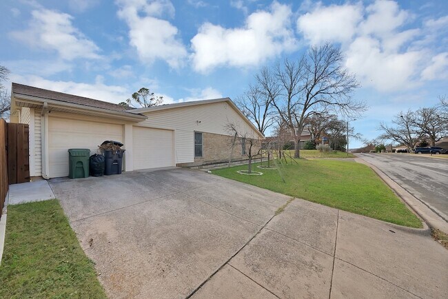 1611 Celeste Ct Arlington, TX 76012 photo 3