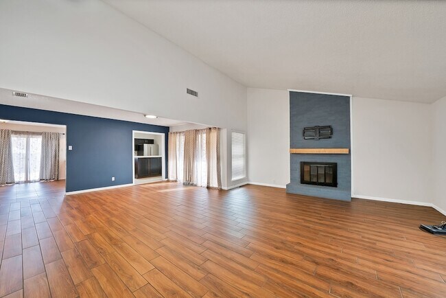 1611 Celeste Ct Arlington, TX 76012 photo 4