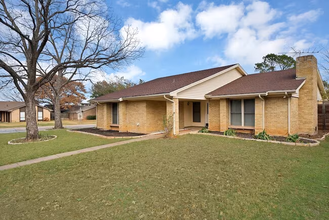 1611 Celeste Ct Arlington, TX 76012 photo 2