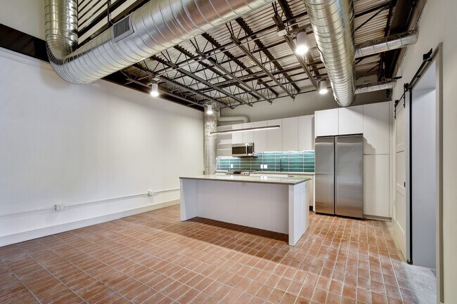215 Coca-Cola Pl San Antonio, TX 78219 photo 2