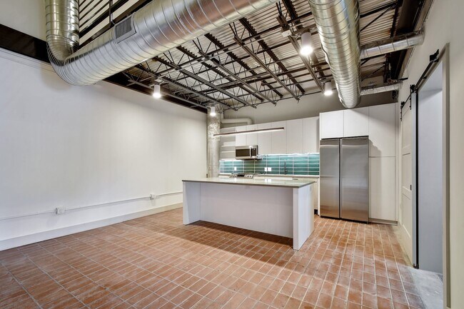 215 Coca-Cola Pl San Antonio, TX 78219 photo 5